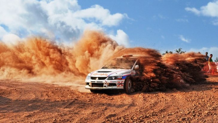 Mehmet Erel’den Motorsporları Albümü Hızlı, Kirli, Heyecanlı