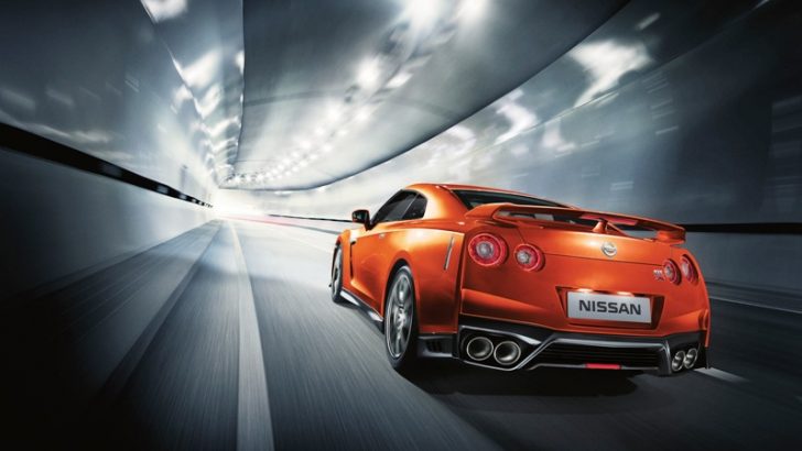 HANGİSİ DAHA HEYECANLI NISSAN GT-R MI, UEFA ŞAMPİYONLAR LİGİ MAÇI MI?