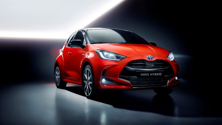 TAMAMEN YENİLENEN TOYOTA YARIS GÖZLERİ KAMAŞTIRIYOR