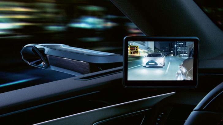 LEXUS’UN DİJİTAL AYNA TEKNOLOJİSİ ES SEDAN İLE AVRUPA PAZARINA GELİYOR