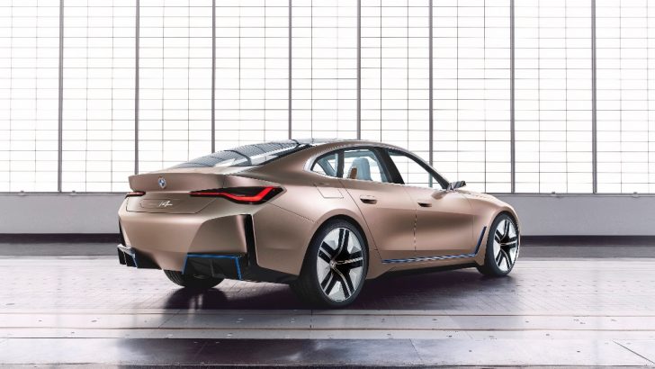 BMW Concept i4 Oyunun Kurallarını Yeniden Yazacak