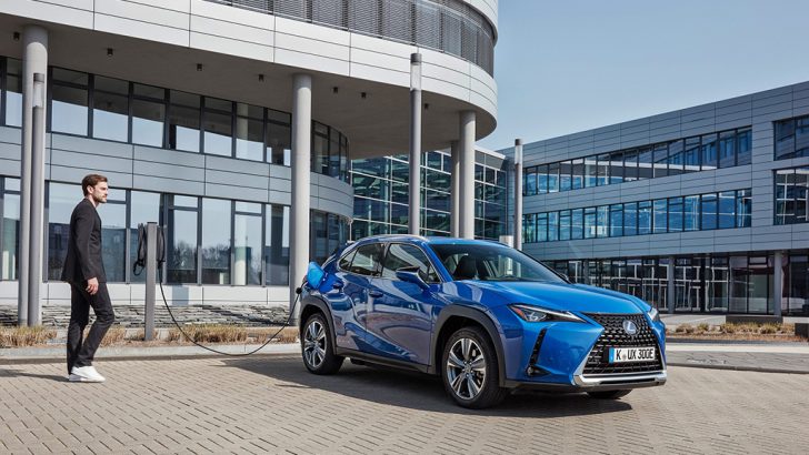 Lexus Kırmızı Halı’da boy gösterecek