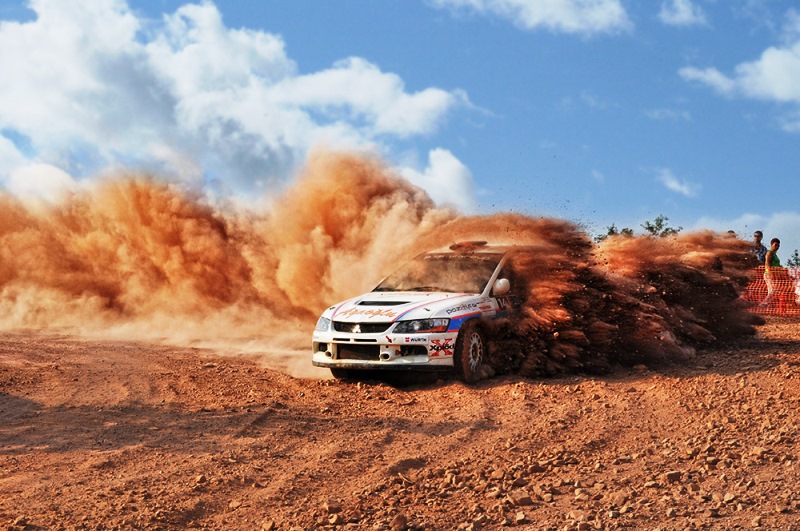 Mehmet Erel’den Motorsporları Albümü Hızlı, Kirli, Heyecanlı