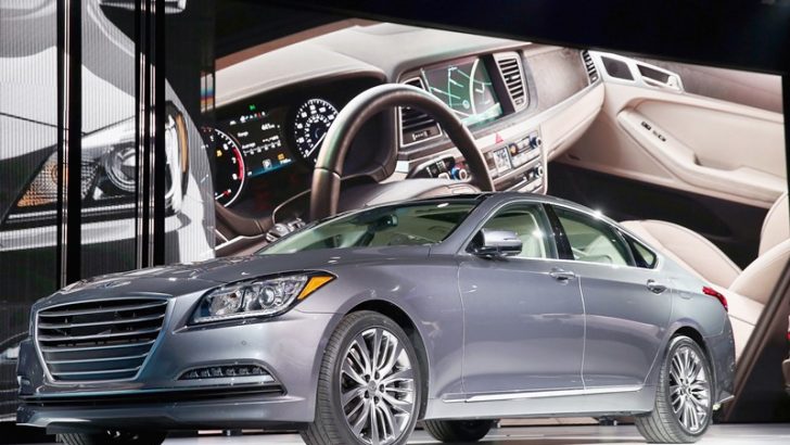 HYUNDAI GENESİS FARK YATATTI