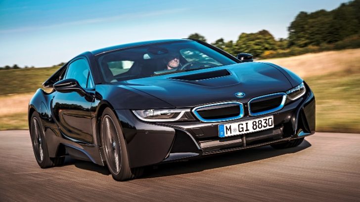 Dünyanın Lazer Aydınlatmalı İlk Otomobili BMW i8!