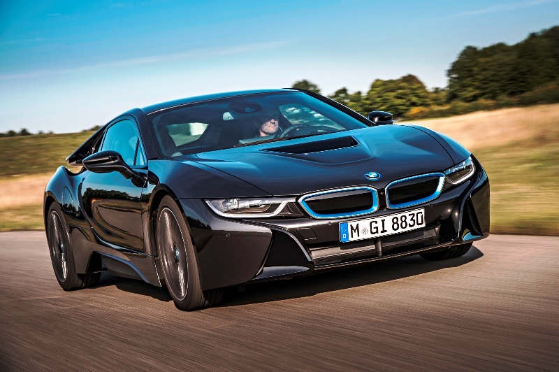 Dünyanın Lazer Aydınlatmalı İlk Otomobili BMW i8!