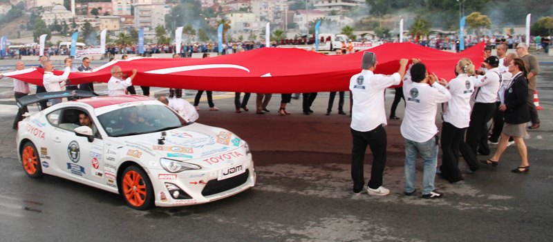 Rekortmen Pilot Harald Müller Toyota GT86 ile Guinness Drift Rekorunu Kırdı