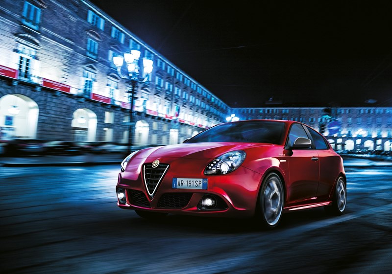 Alfa Romeo yeni modelleriyle Paris Otomobil Fuarı’nda sahne alıyor.