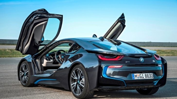 BMW’nin Plug-in Hibrid Spor Otomobiline Ödül!