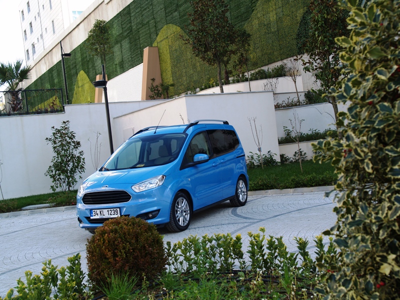 Çok amaçlı Ford Courier