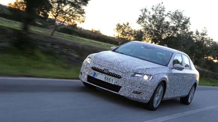 Yeni Skoda Superb ilk ipuçlarını verdi