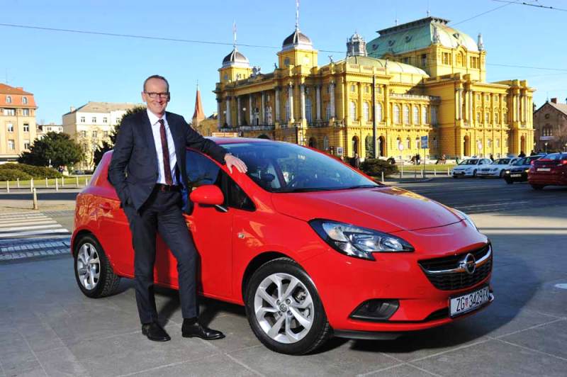 Opel CEO’su Dr. Karl- Thomas Neumann AutoBest 2015 “Yılın En İyi Otomobili” ödülünü teslim aldı