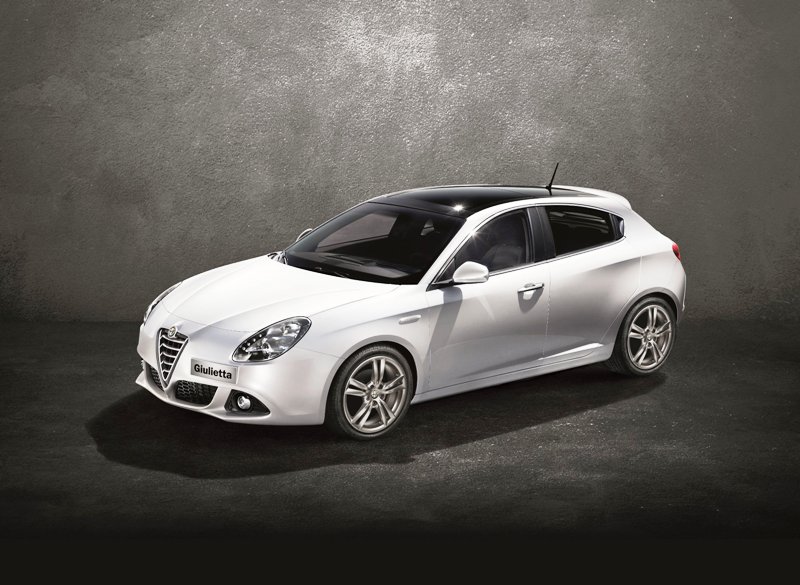 Haziran’da Alfa Romeo Giulietta Alanlara  Açılır Tavan Hediye!