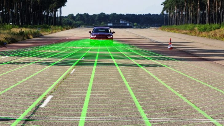 Ford, karanlık yollarda canlıları algılayan yeni aydınlatma teknolojisini tanıttı