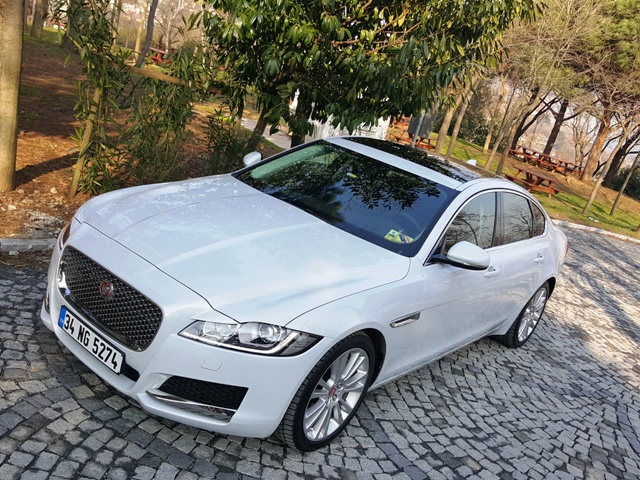 Jaguar XF test2