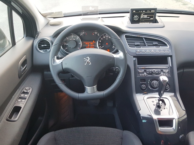 Peugeot_ 5008 test1