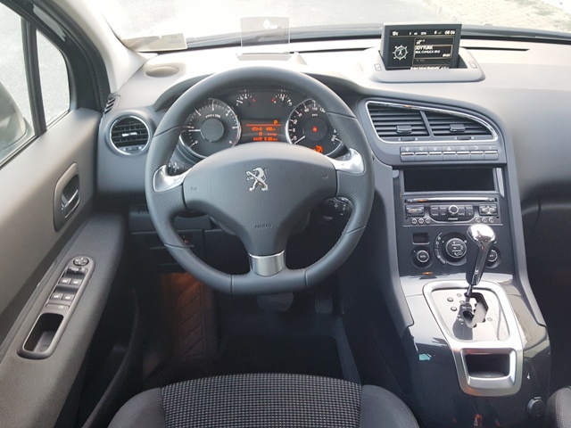 Peugeot_ 5008 test1