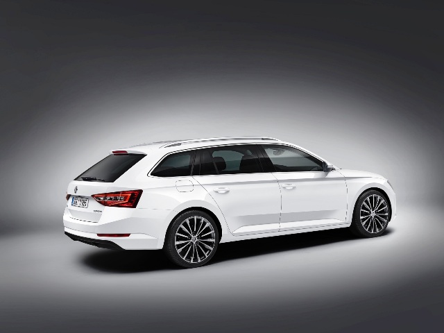 Skoda Superb Combi 2