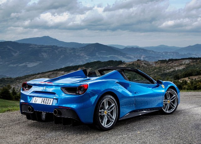 Ferrari 488 Spider-8