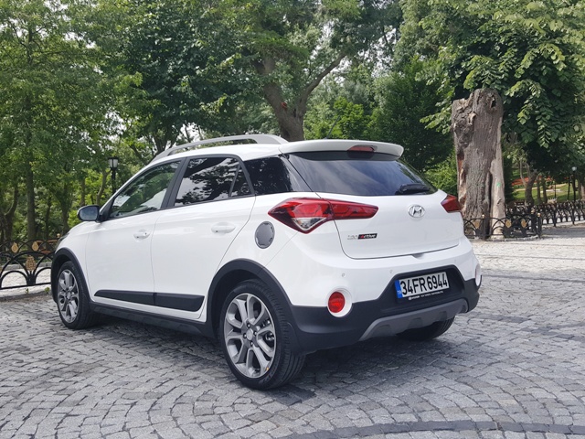 Hyundai i20 Activ test6