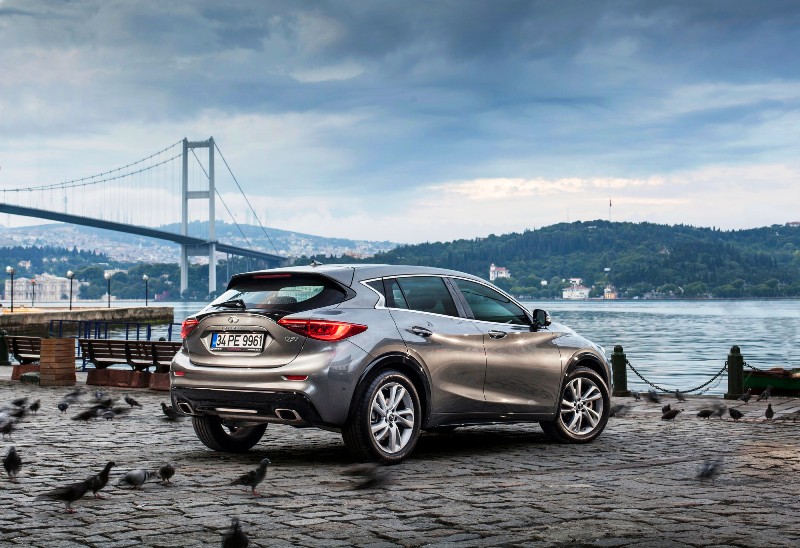 INFINITI Q30 MODELİNİ SUNDU