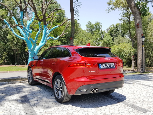 Jaguar suv test4