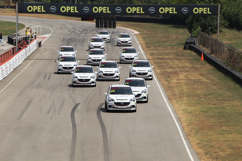 Opel Corsa OPC’ler İzmit Körfez Pisti’ni Salladı