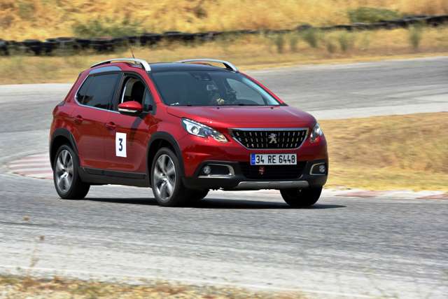 Peugeot 2008_Peugeot 208_TR_3