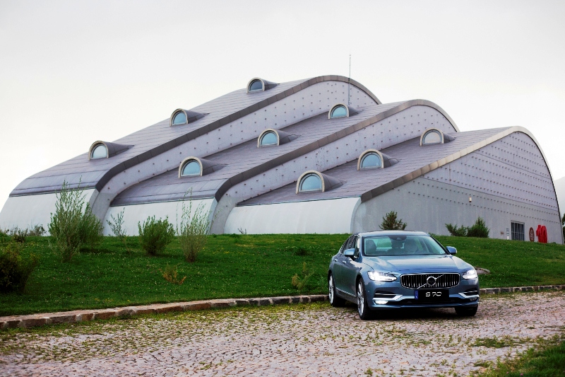 VOLVO S90 TÜRKİYE YOLLARINA ÇIKTI