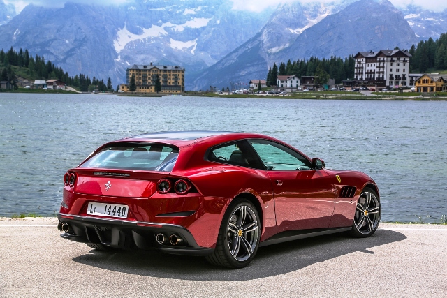 ferrari-gtc4lusso-3