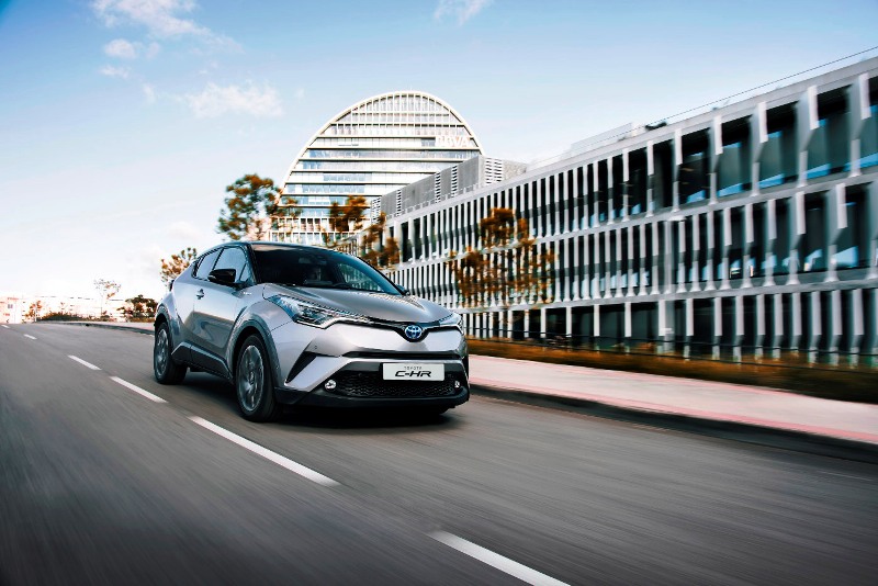 Toyota C-HR ile Hafta Sonunu Renklendirin