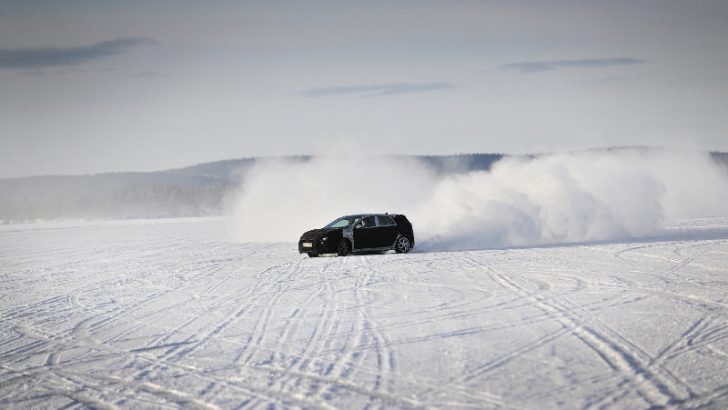Hyundai i30 N, Thierry Neuville İle Buz Üstünde