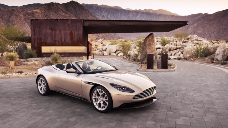ASTON MARTIN DB11 ÜSTÜNÜ AÇTI