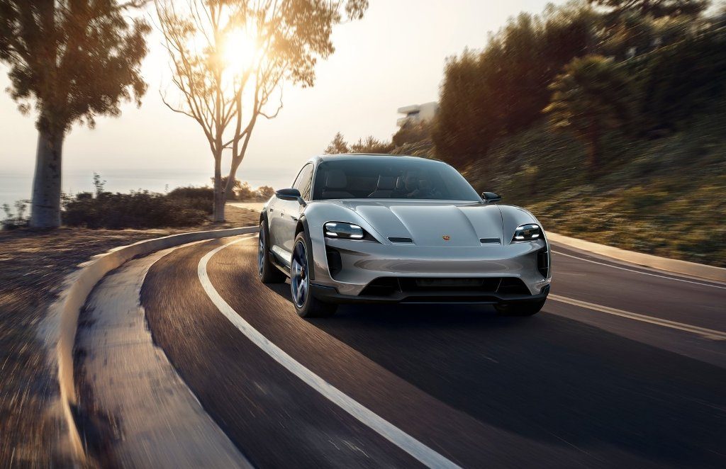 PORSCHE’DEN ELEKTRİKLİ CROSSOVER