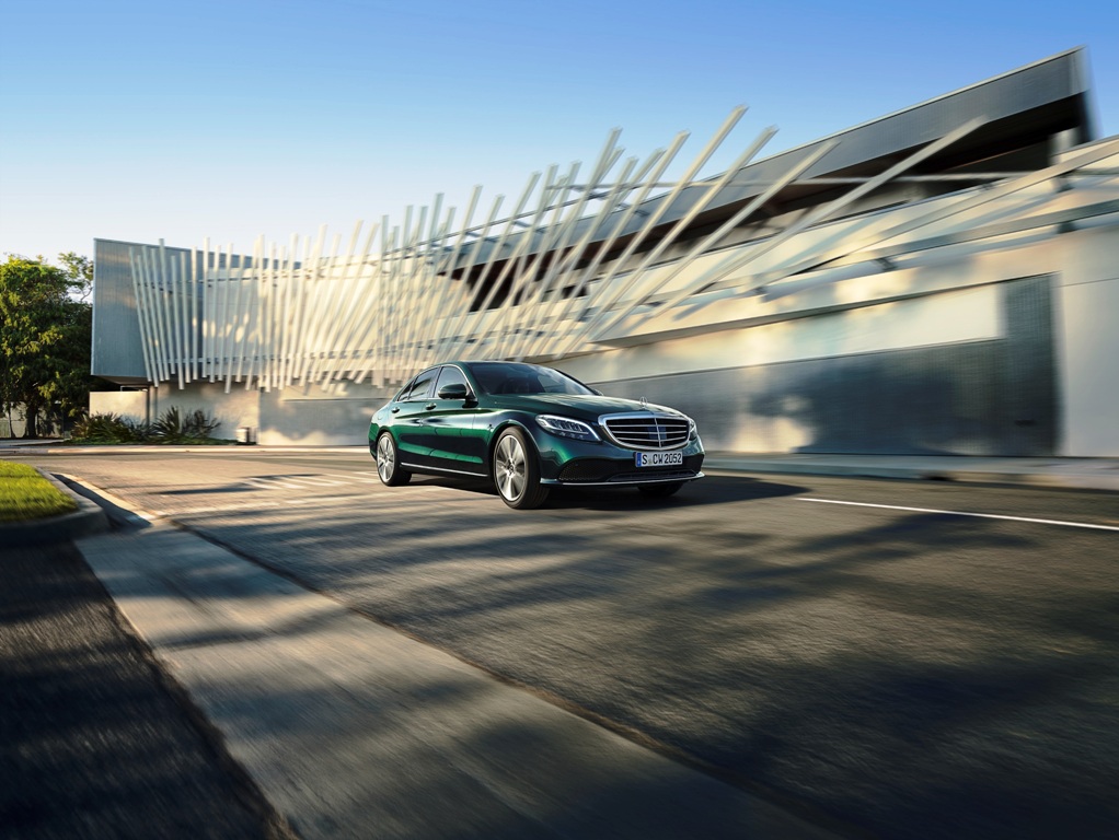 MERCEDES-BENZ C-SERİSİ YENİLENDİ