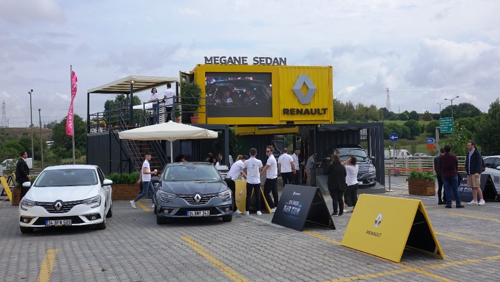 Megane Sedan Roadshow Başladı