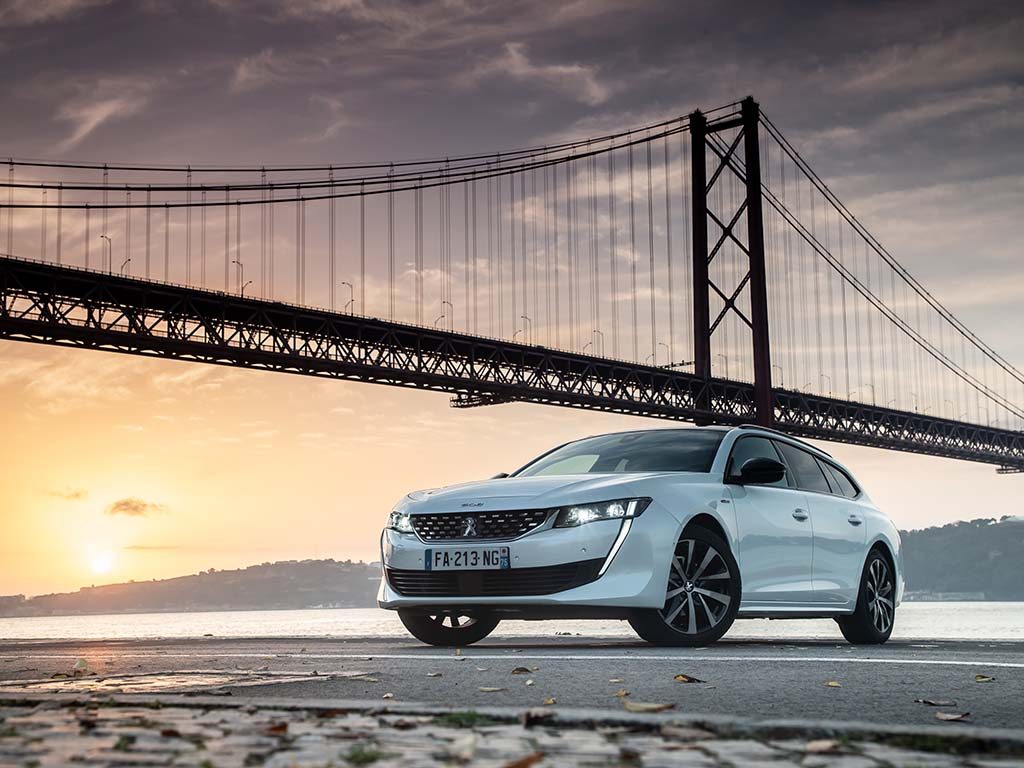 Peugeot 508 SW geliyor