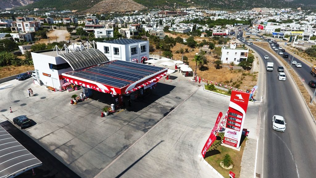 Petrol Ofisi’nin güneş enerjili istasyonu Türkiye’nin de ilklerini oluşturuyor