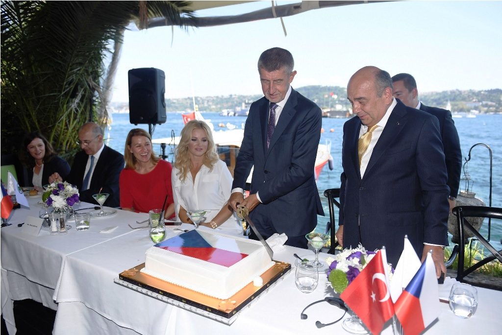 Çekya Başbakanı Babis’e Boğaz’da Doğum Günü Sürprizi