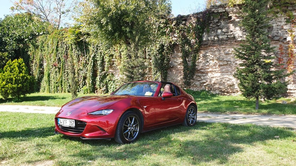 Bu Mazda MX-5 FR daha sert