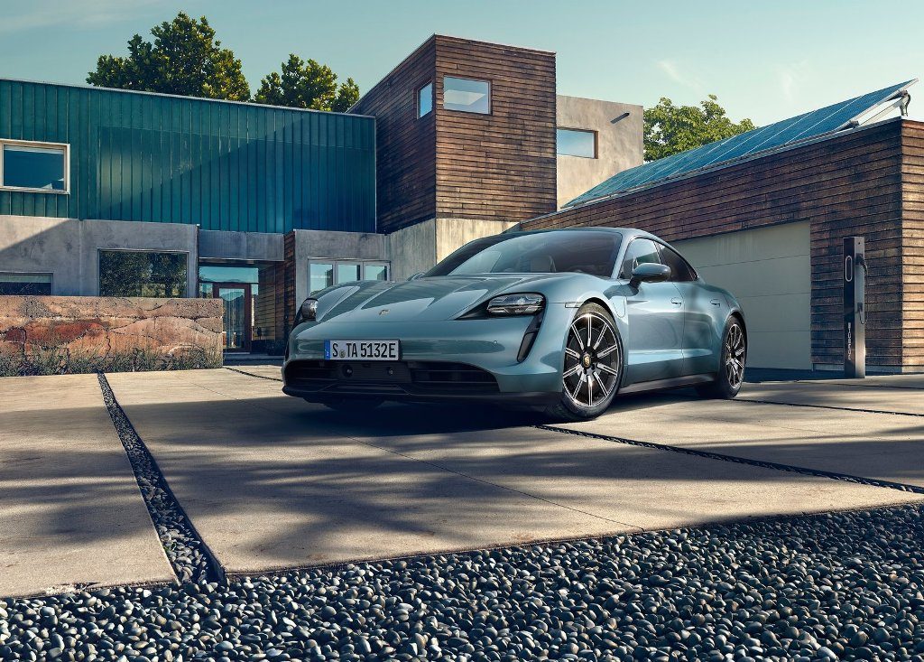 Porsche’nin tamamen elektrikli spor otomobil ailesinin en yeni üyesi: Taycan 4S
