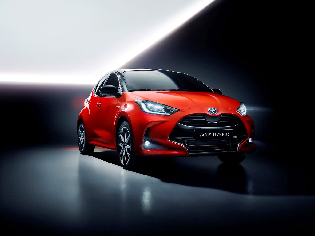 TAMAMEN YENİLENEN TOYOTA YARIS GÖZLERİ KAMAŞTIRIYOR