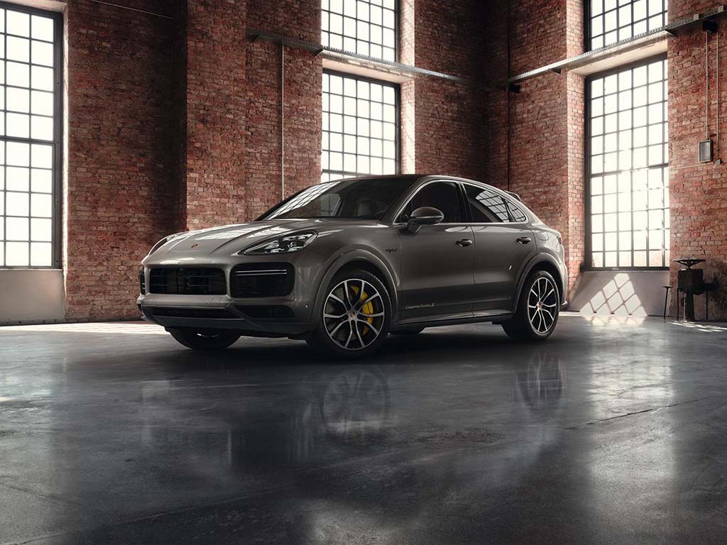 Porsche Cayenne Turbo S E-Hibrid Coupe’ye yeni renk