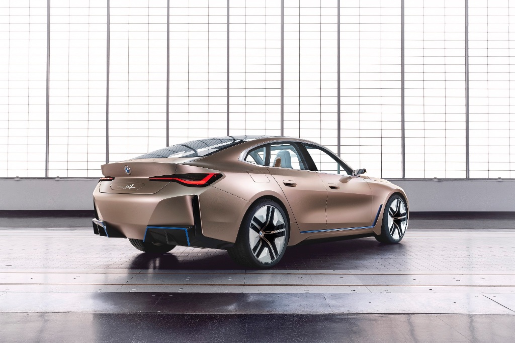 BMW Concept i4 Oyunun Kurallarını Yeniden Yazacak