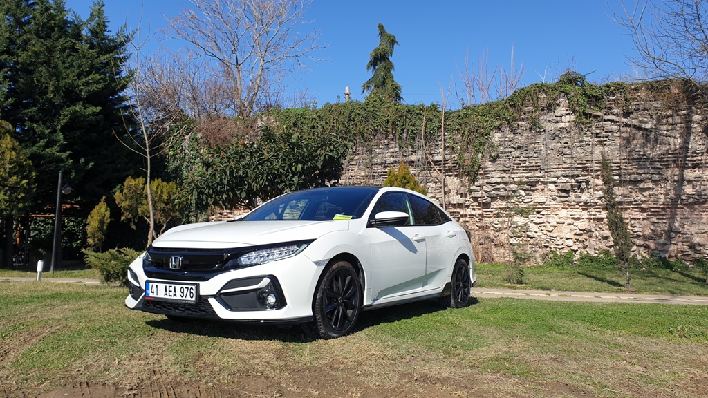 Honda Civic HB Teknoloji ile Donandı