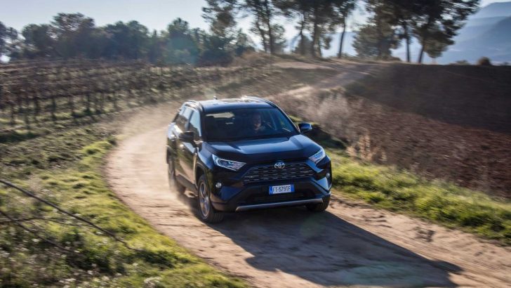 TOYOTA RAV4, SINIFINA ÖNCÜLÜK EDEREK DÜNYANIN EN ÇOK TERCİH EDİLEN SUV’U OLMAYA DEVAM EDİYOR