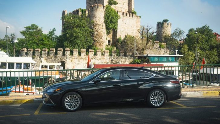 Lexus’un Elegant sedanı ES, “En Güvenilir Lüks Model” seçildi