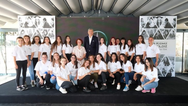 Mercedes-Benz’in gençlere verdiği destekler aralıksız sürdürülüyor