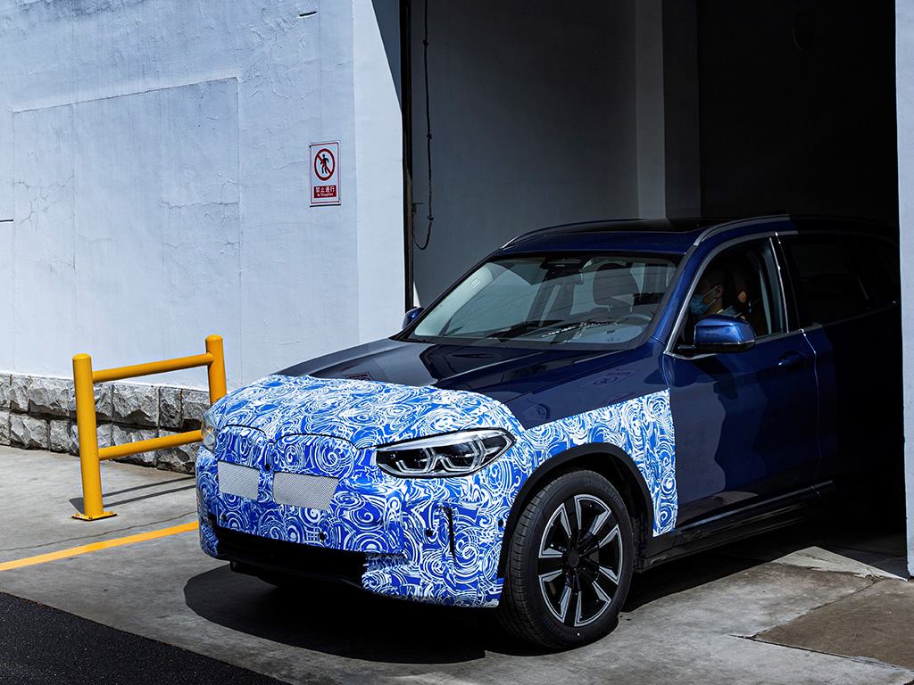 Yeni BMW iX3 seri üretim yolunda son hazırlıklarını tamamladı