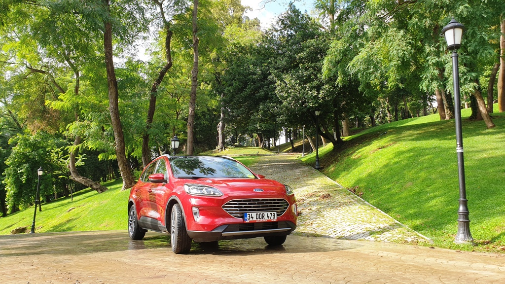 Yeni Ford Kuga daha kaslı geldi